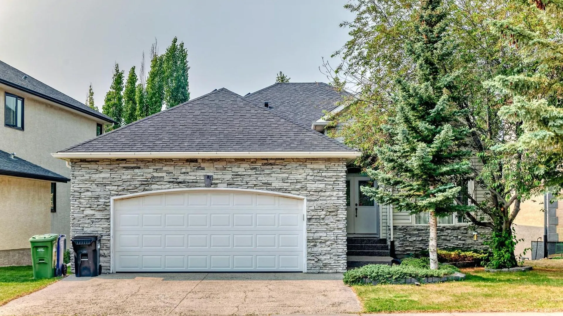 Cozy Two Bedrooms With External Bathroom Just For You location